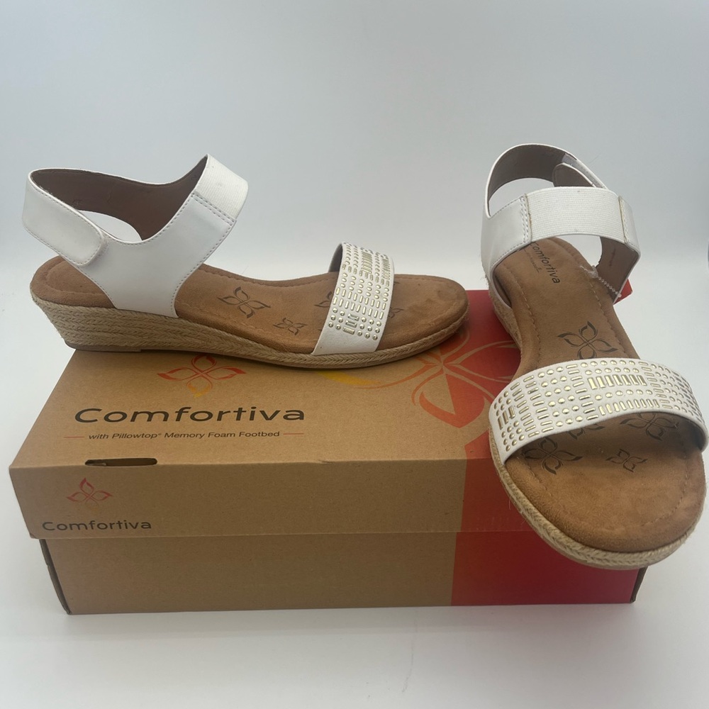 Comfortiva Women's Cream Gold stud stoned comfort memory foam Sandals size 11 - Picture 3 of 8